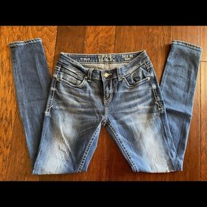 Buckle Black Denim. 28x32 Skinny.